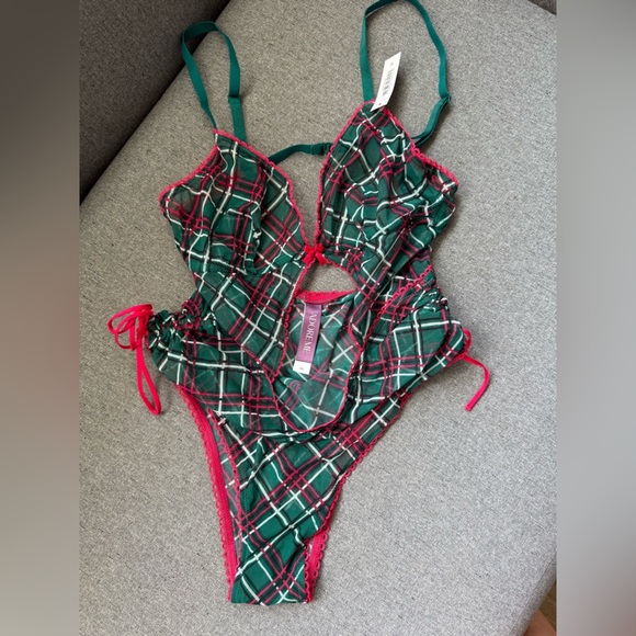Adore Me Red and Green Chemise with Plaid Design М - Picture 2 of 3